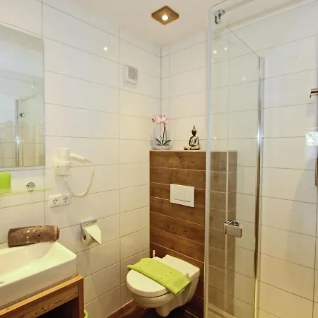Modern Right On The Ski Slope Lejlighed *
