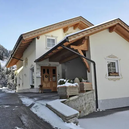 Modern Right On The Ski Slope Lejlighed